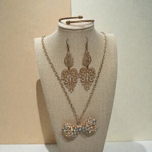 Elegant Gold Jewelry Set with Earrings and Necklace